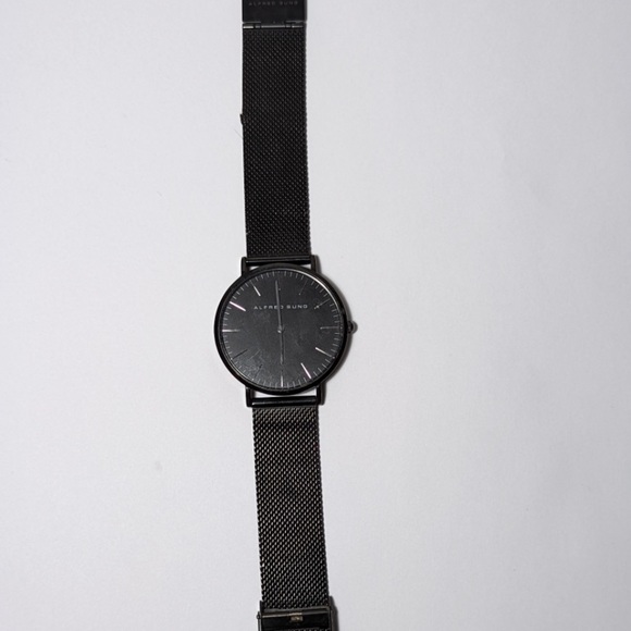 Alfred Sung Men ‘a Watch: Perfect Condition - Picture 4 of 5